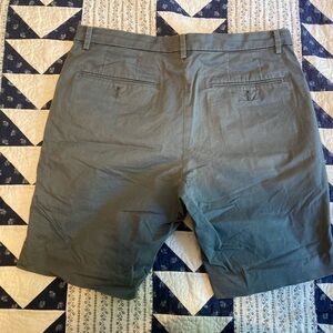 Uniqlo grey tech shorts size 32x9